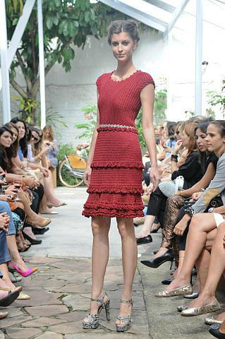 热烈美丽的夏天——钩针红色系美裙欣赏