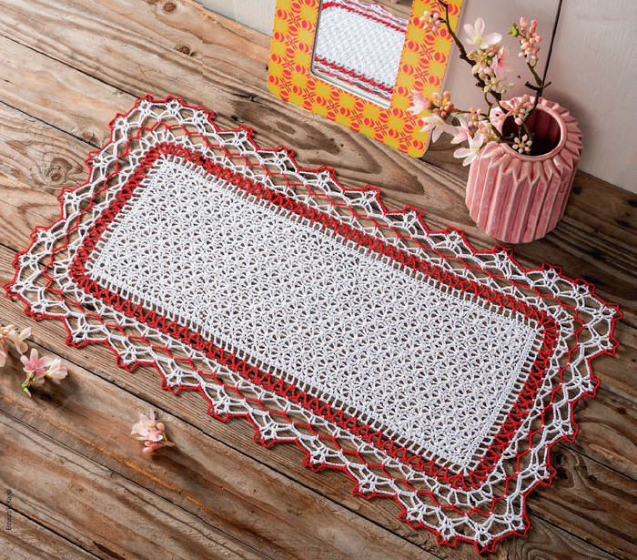 红白相间色彩鲜明的精致钩针方形圆形蕾丝桌垫