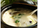 【轉(zhuǎn)載】溫暖香濃的奶白魚湯——玉竹魚頭豆腐湯