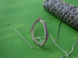 用環(huán)針織領(lǐng)口和袖口