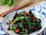 [轉(zhuǎn)載]夏日減肥輕食（2）：香芹葉拌木耳