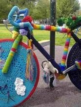 毛线炸弹 针织涂鸦街头艺术风靡全球