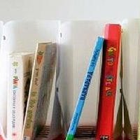 酸奶塑料桶手工DIY改造成漂亮书架