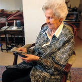 跳广场舞不如学编织, 记105岁头脑清晰的职业编织家