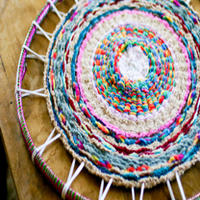零线和呼啦圈成就的手工编织地毯