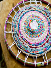 零线和呼啦圈成就的手工编织地毯