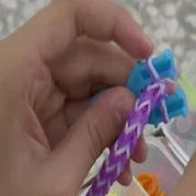 “彩虹編織器”風(fēng)靡臺(tái)灣小學(xué) 媽媽也跟風(fēng)