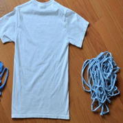 如何把旧T恤剪成编织地毯用的连续布条