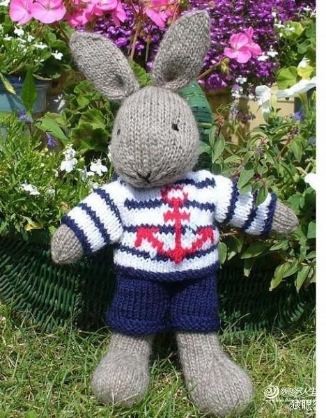 穿上海锚服的小兔兔是不是很可耐呢？