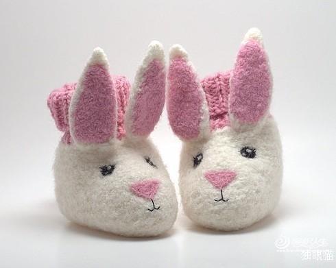 一对可爱的兔宝宝鞋，送给刚出生的小Baby，穿上一定很温暖吧