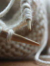 编织围巾时防止两边不直的方法