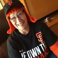 加州71岁老奶奶编织橙色头发