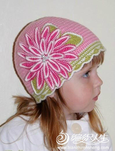 粉嫩的小帽小女生最爱啊，这个款简单易学，花朵点缀很美。