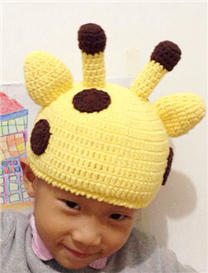 长颈鹿造型钩针编织儿童帽子