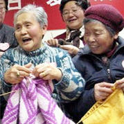 南京奶奶團多年織毛衣關(guān)愛孤兒