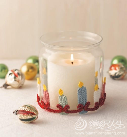 在放蜡烛的容器上装饰上花边，可以用于特别的夜晚。