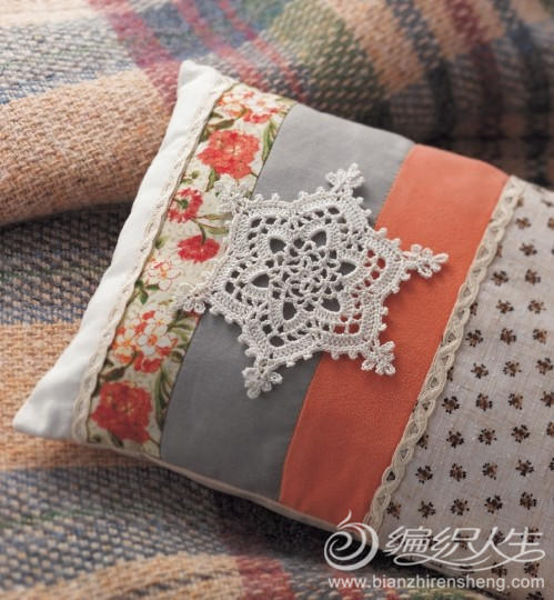 手工小垫布为抱枕增添了一丝原生态的风韵。