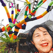臺灣64歲伊娜為老芒果樹穿毛線衣