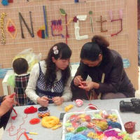 南京虹悦城织物展上的针织艺术与编织课堂
