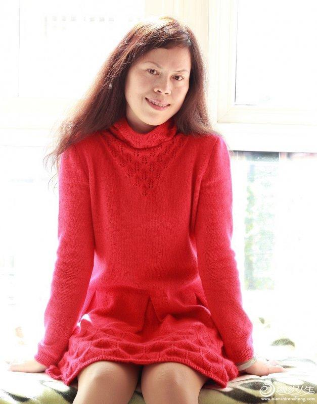 中国红针织连衣裙