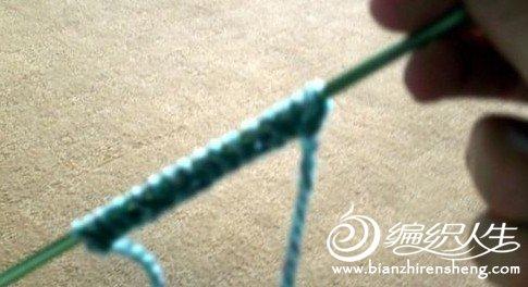 手工编织简单运动发带的过程