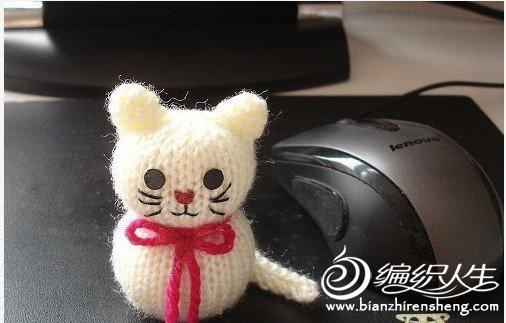 用毛线手工编织可爱小猫玩偶的过程