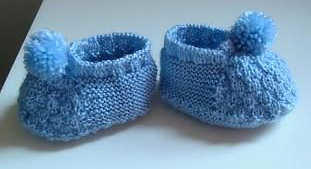 蓝色毛球宝宝鞋的编织过程图解