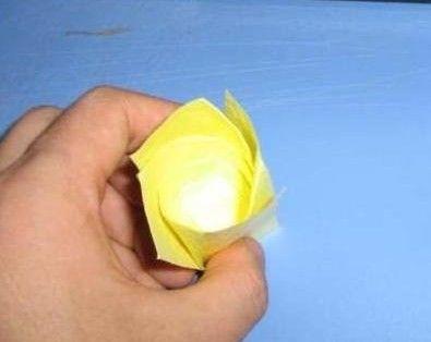 手工折纸 玫瑰花的制作方法
