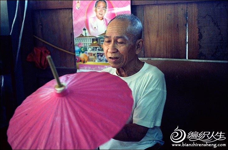 泰国传统制伞手工艺 独一无二的手工彩绘伞