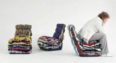 艺术家的无穷创意  用旧衣物DIY环保沙发