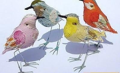 英国女孩用碎布手工制作栩栩如生的小鸟