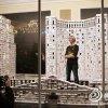 手工小制作 牛人用扑克堆出世界最大纸艺建筑