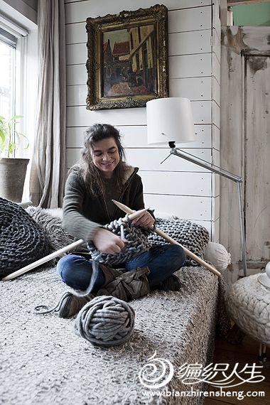 芬兰三口之家，采用“原木”与“编织”亲手设计搭配出的温馨家园