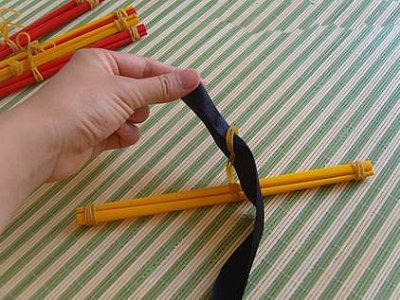 变废为宝手工制作 筷子变身实用衣挂图解