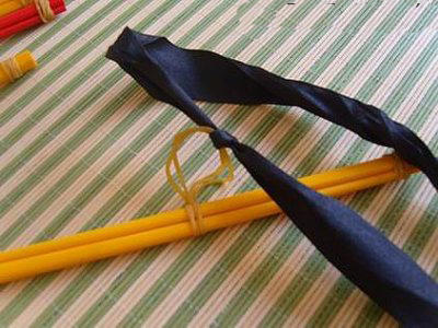 变废为宝手工制作 筷子变身实用衣挂图解
