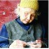 喜歡織毛衣，湖南110歲老人居然還玩編織