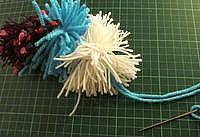一款用旧毛线制作的时尚绒绒围巾