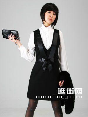 穿大V领 女人味十足