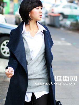 穿大V领 女人味十足