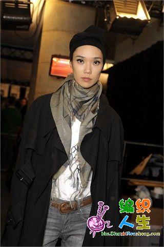 名模人手一条的三角巾