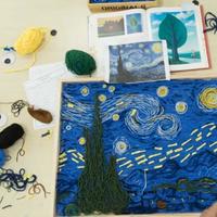 年轻艺术家用毛线拼画出梵高名画星空