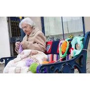 這個104歲的老奶奶，用毛線把小鎮(zhèn)給炸了！