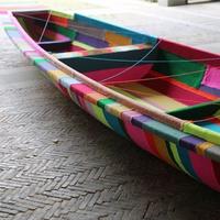这次针织涂鸦艺术家Magda Sayeg将毛线裹上了西湖的小船