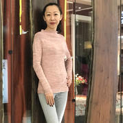 從上往下織粉色女士棒針銅錢花自然卷邊套頭毛衣