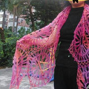 浅花迷人 38克段染云马完成的一款花叉编织围巾