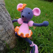 穿芭蕾舞鞋的鼠小姐 创意毛线编织钩针鼠玩偶编织图解