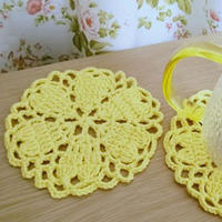 一款像櫻花的鉤針花樣 可用來拼織毯子圍巾衣服等衣飾