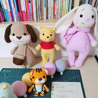 4款毛線編織鉤針玩偶（卷耳狗、長腿維尼熊、圍巾兔、小老虎）