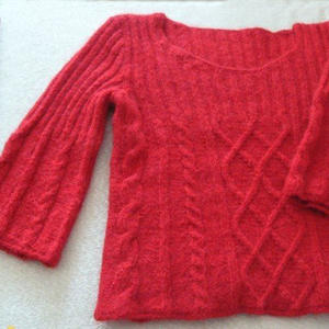 过年织件正红色毛衣 看图仿女士棒针圆领扭花毛衣