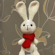 兔年大吉 戴围巾的钩针长耳萌兔玩偶织法图解
